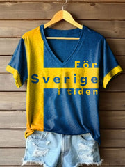 Frauen halten mit der Zeit für Schweden bedrucktes T-Shirt